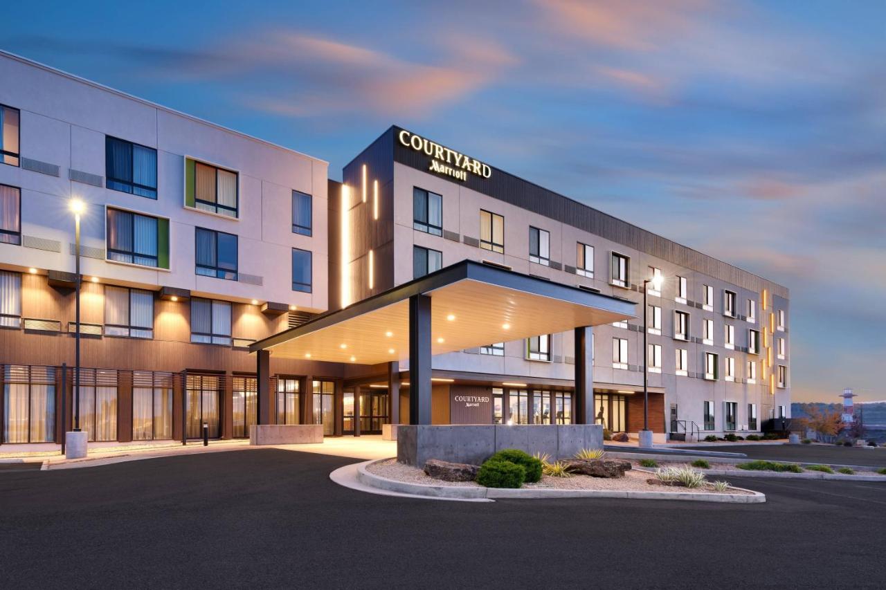 Hotel Courtyard By Marriott Cedar Stadt Exterior foto