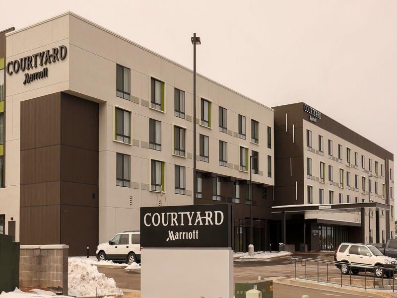 Hotel Courtyard By Marriott Cedar Stadt Exterior foto